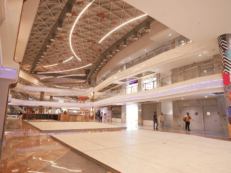 Dynamic Multi-Level Atrium