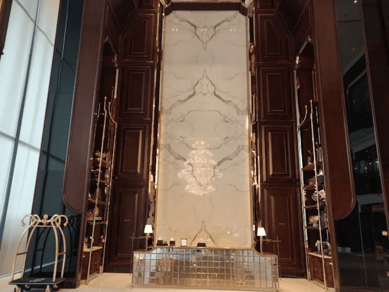 Grand Palatial Lobby Lounge